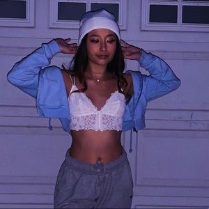 Meet your Posher, Ella